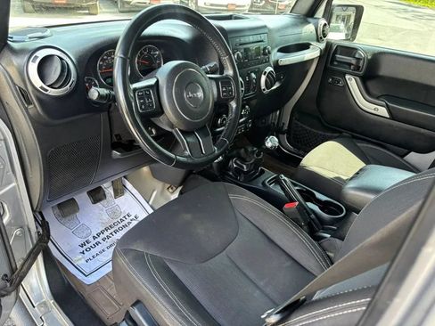 Used 2015 Jeep Wrangler Unlimited Sahara w/ Connectivity Group AWD/4WD image 2