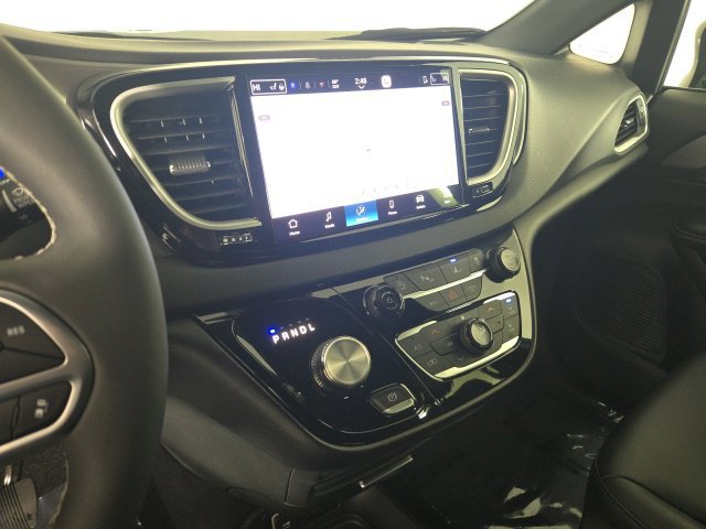 Used 2026 Chrysler Pacifica Select FWD image 27