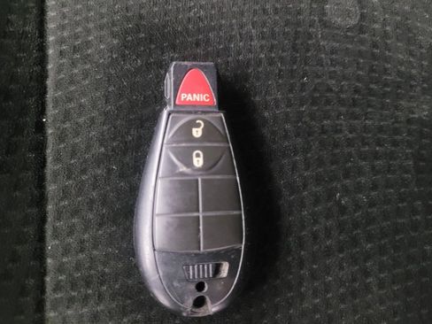 Used 2016 Dodge Grand Caravan SE image 32