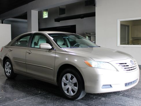 Used 2009 Toyota Camry LE FWD image 26