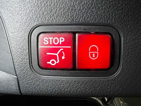 Certified 2025 Mercedes-Benz GLA 250 4MATIC image 18