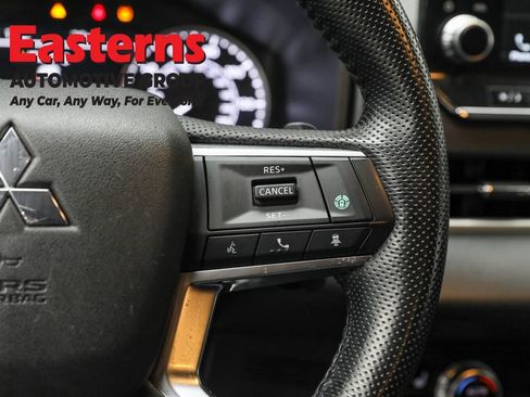 Used 2024 Mitsubishi Outlander SE image 16