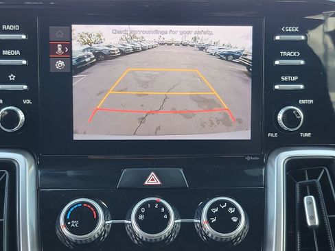 Used 2023 Kia Sorento LX image 11