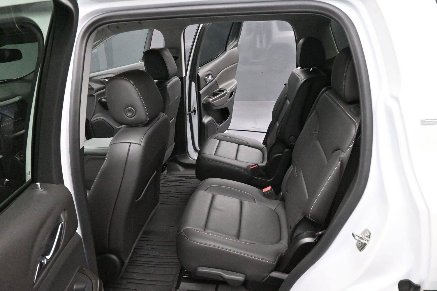 Used 2023 GMC Acadia SLT w/ LPO, Floor Liner Package AWD/4WD image 29