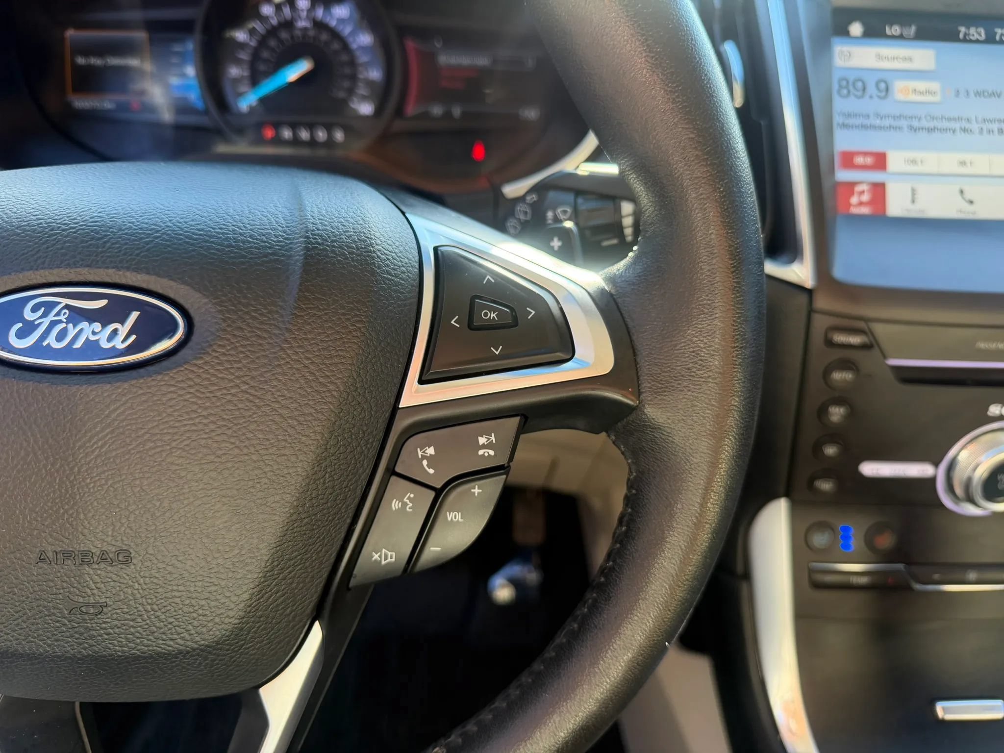 Used 2018 Ford Edge Titanium w/ Equipment Group 301A FWD image 19