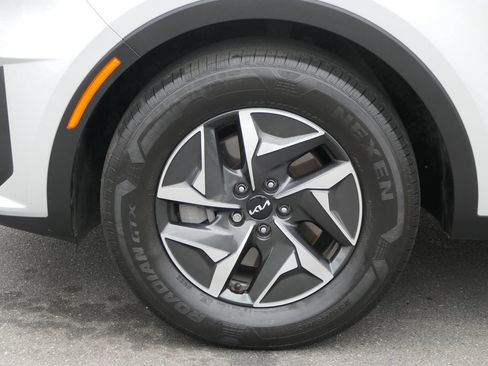 Used 2022 Kia Sorento S FWD image 11
