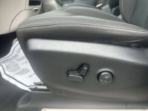 Used 2023 Chrysler Voyager LX FWD image 16