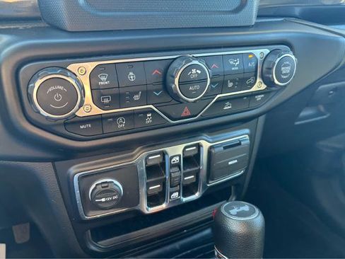 Used 2022 Jeep Wrangler Unlimited Sport image 23