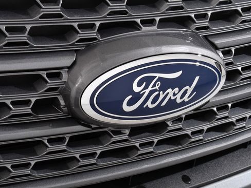 Used 2023 Ford Explorer XLT w/ Equipment Group 202A image 22