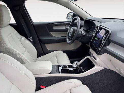 New 2025 Volvo XC40 B5 Plus w/ Protection Package Premier image 15