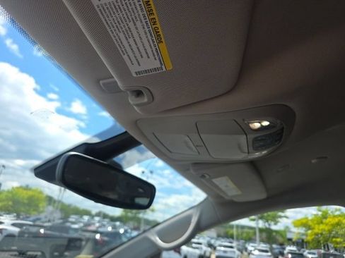 Used 2023 Chrysler Pacifica Touring-L FWD image 24