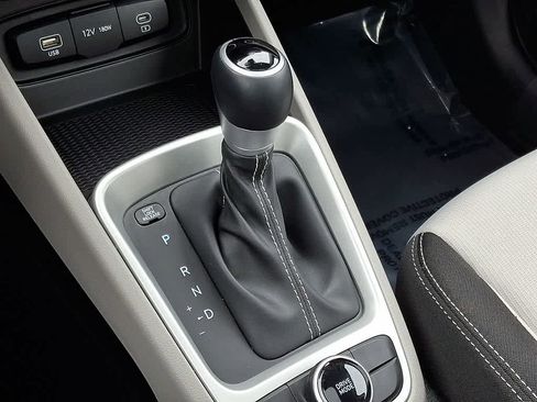 Certified 2025 Hyundai Venue SEL FWD image 14