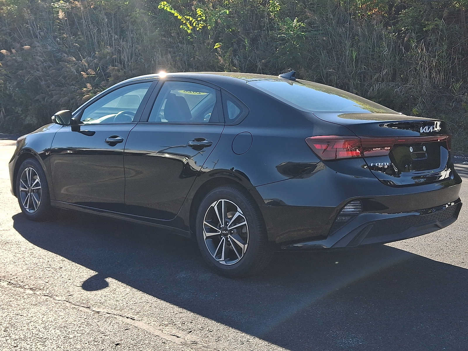 Used 2023 Kia Forte LXS w/ LXS Technology Package FWD image 5