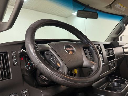 Used 2017 GMC Savana 2500 image 82