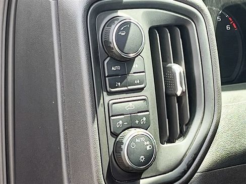 Used 2025 Chevrolet Silverado 1500 Custom Trail Boss w/ LPO, Dark Essentials Package AWD/4WD image 10
