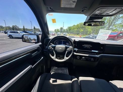 Used 2022 Chevrolet Silverado 1500 LT Trail Boss w/ LPO, Dark Essentials Package AWD/4WD image 15