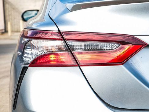 Used 2022 Toyota Camry SE image 9