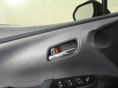 Used 2017 Toyota Prius Two w/ Carpet Mat Package FWD image 8