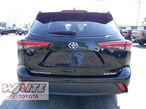 Used 2023 Toyota Highlander XLE AWD/4WD image 3