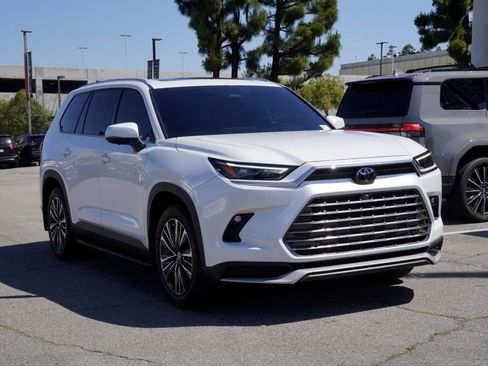 Used 2025 Toyota Grand Highlander AWD Hybrid image 2