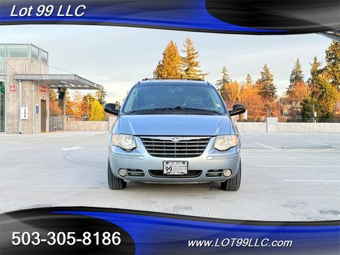 Used 2005 Chrysler Town & Country Touring w/ Luxury Group image 13