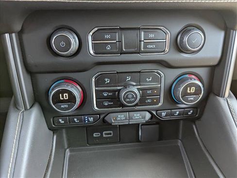 Used 2024 Chevrolet Suburban Premier AWD/4WD image 20