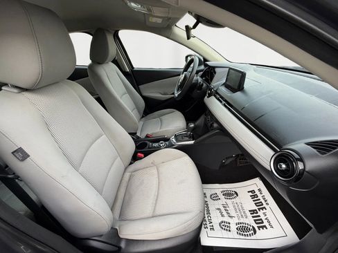 Used 2019 Toyota Yaris LE image 13