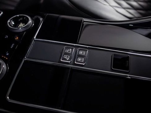 Used 2020 Land Rover Range Rover SV Autobiography Dynamic image 35