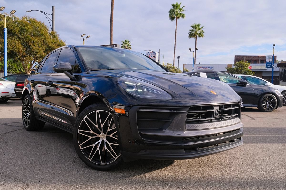Used 2023 Porsche Macan Turbo AWD/4WD image 3