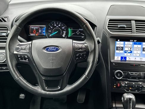 Used 2019 Ford Explorer XLT w/ Equipment Group 202A image 11