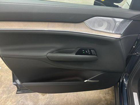 Certified 2025 Volvo EX90 Ultra AWD/4WD image 11