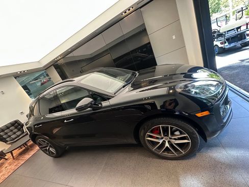 Used 2023 Porsche Macan S AWD/4WD image 8