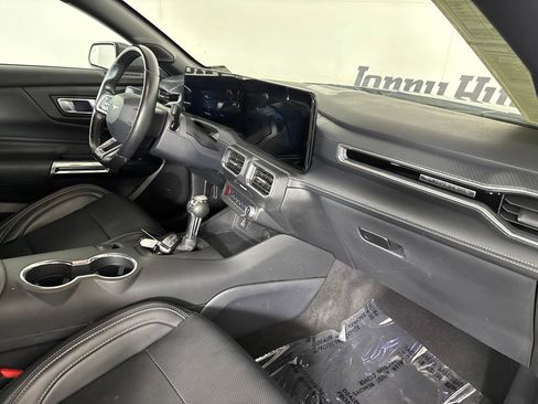 Used 2025 Ford Mustang Premium RWD image 29