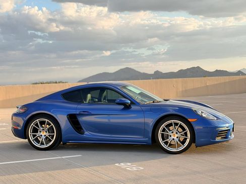 Used 2017 Porsche 718 Cayman RWD image 4