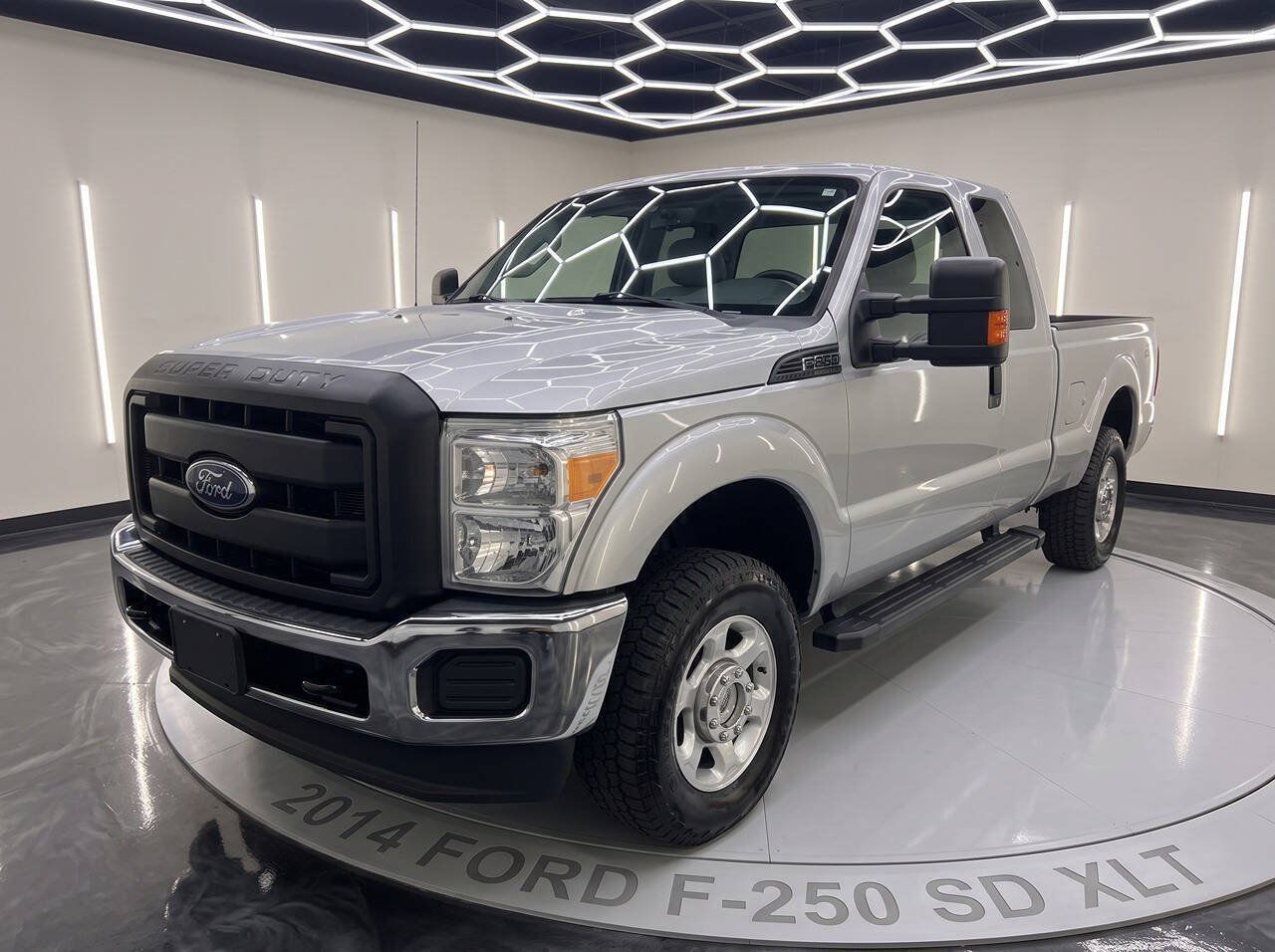 Used 2014 Ford F250 XLT w/ Camper Package AWD/4WD image 2