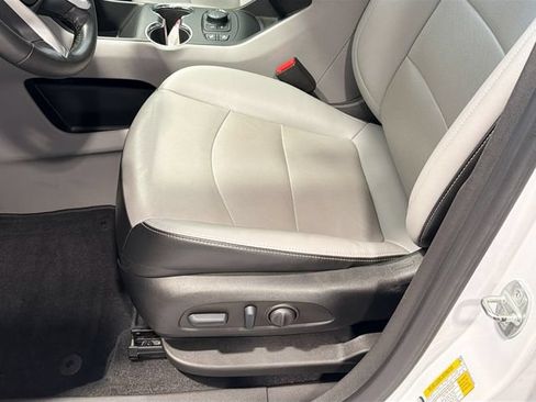 Used 2022 GMC Terrain SLT w/ LPO, Roadside Safety Package AWD/4WD image 17