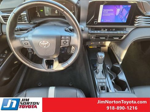 Used 2025 Toyota Camry SE image 28