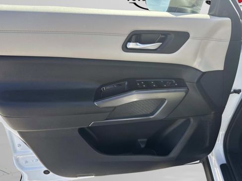 New 2026 Nissan Pathfinder SL image 16