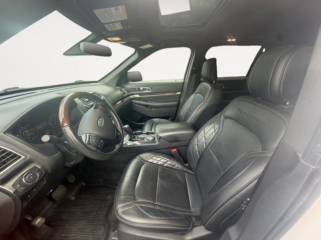 Used 2018 Ford Explorer Platinum AWD/4WD image 11