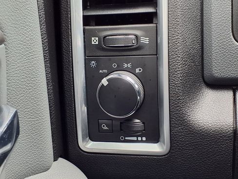 Used 2019 RAM 1500 Classic SLT RWD image 11