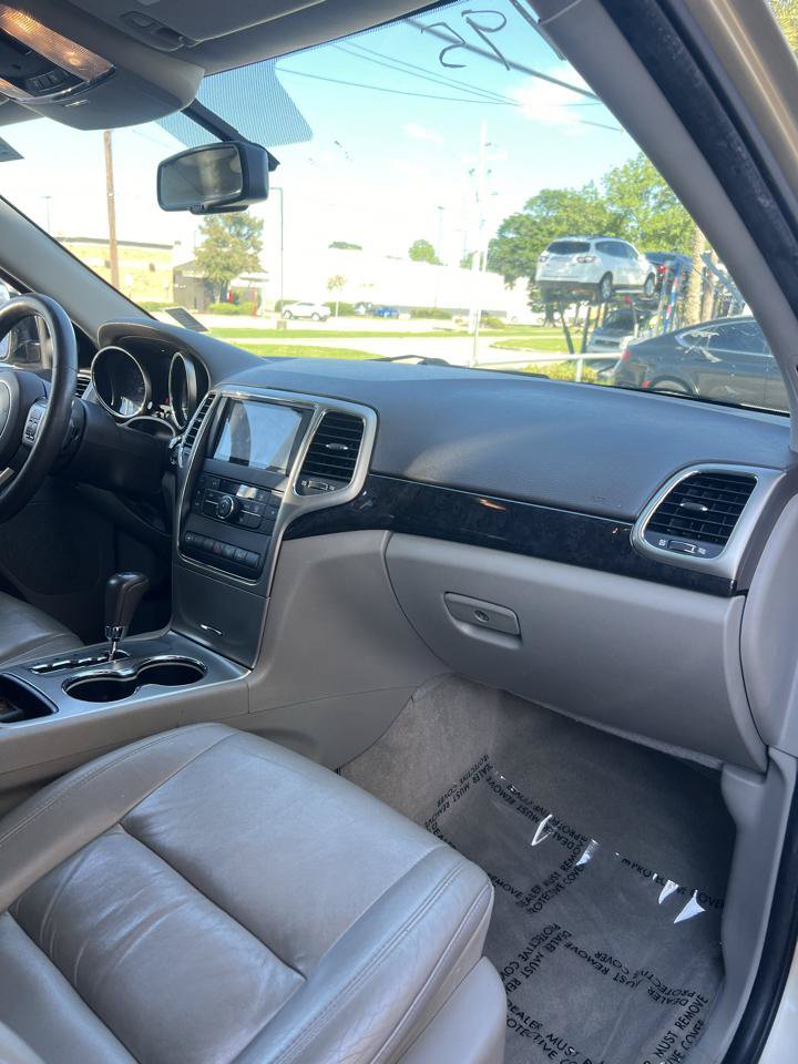 Used 2011 Jeep Grand Cherokee Laredo AWD/4WD image 9