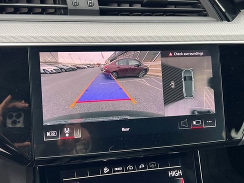 Certified 2023 Audi e-tron S Premium Plus image 30