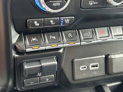 Used 2020 GMC Sierra 1500 SLT w/ SLT Premium Plus Package AWD/4WD image 35