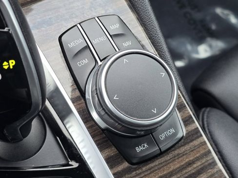 Used 2018 BMW 530i xDrive w/ Premium Package image 9