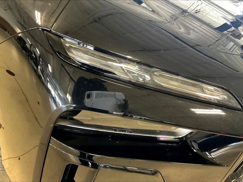 Used 2023 BMW i7 xDrive60 w/ Executive Package 2 image 25