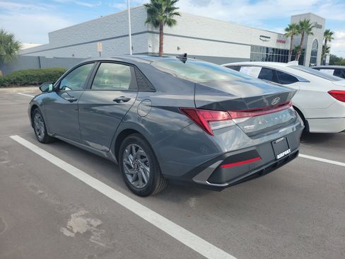 Used 2026 Hyundai Elantra Hybrid FWD image 3