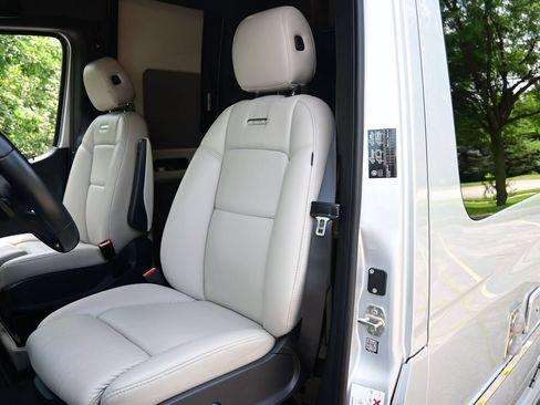 Used 2020 Mercedes-Benz Sprinter 3500 image 21