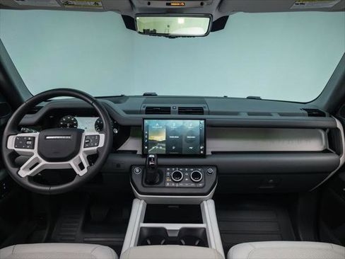 New 2025 Land Rover Defender 110 X-Dynamic SE AWD/4WD image 16