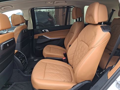 Used 2023 BMW X7 xDrive40i w/ Premium Package image 13