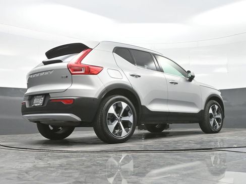 Used 2025 Volvo XC40 B5 Plus image 21